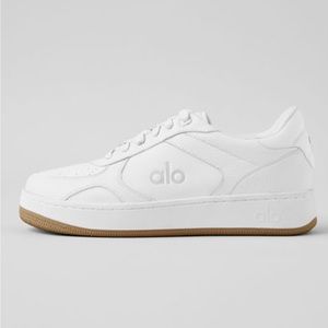 Alo yoga (NEW) white sneakers size 8 ( women’s)